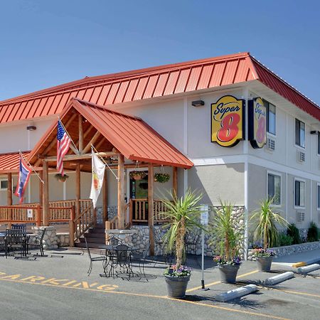Super 8 By Wyndham Cody Hotel Exterior photo