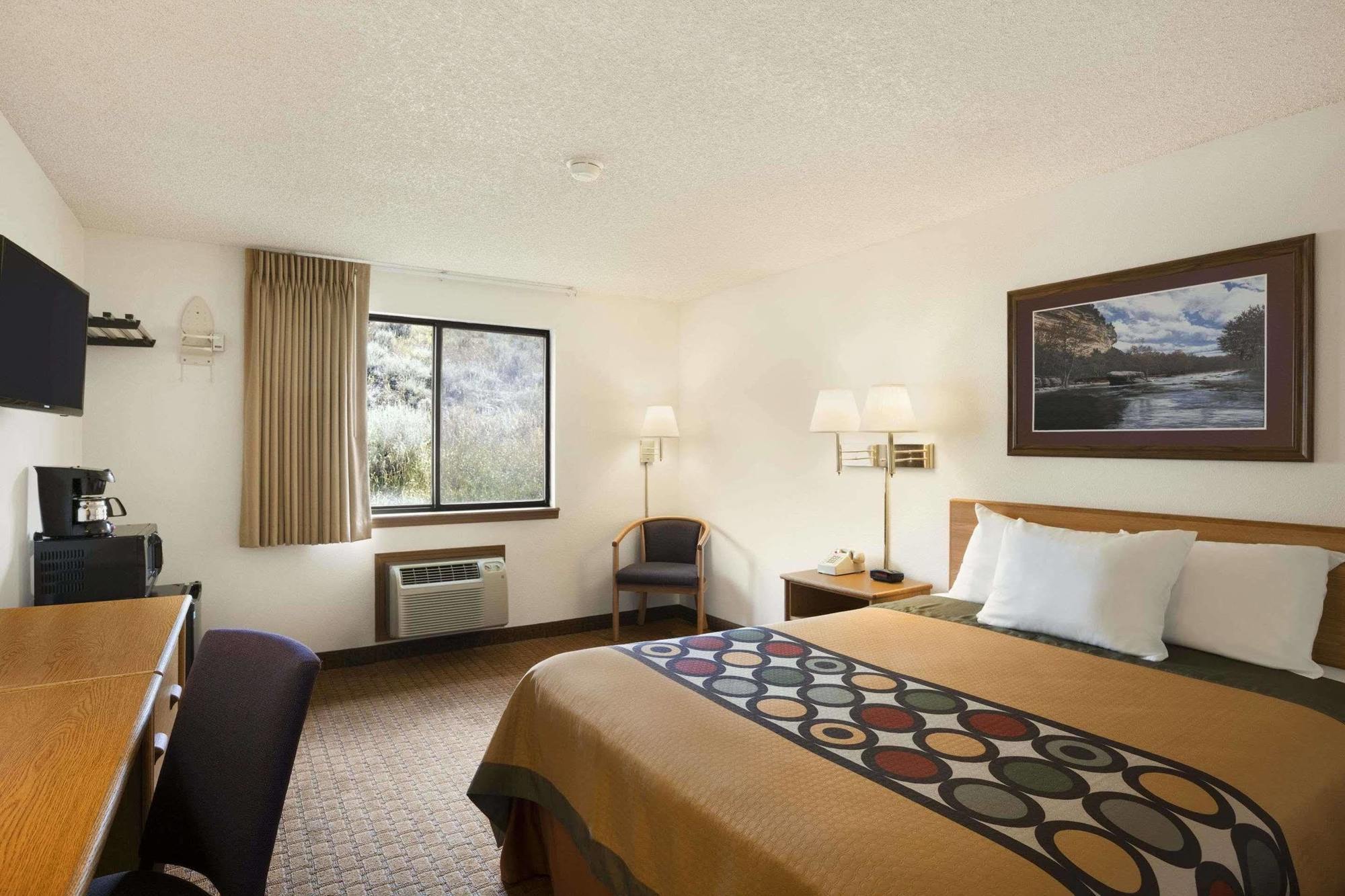 Super 8 By Wyndham Cody Hotel Exterior photo